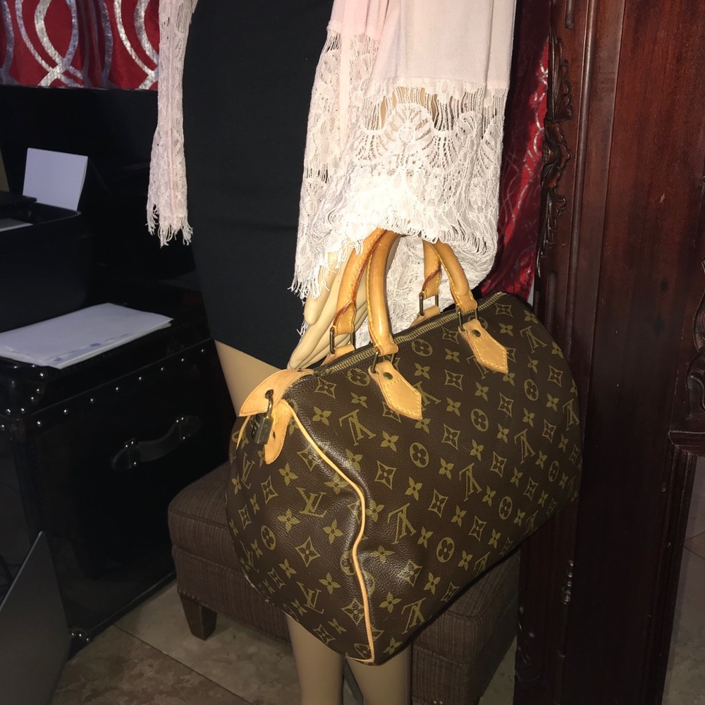 Louis Vuitton Speedy 30 ..Great condition